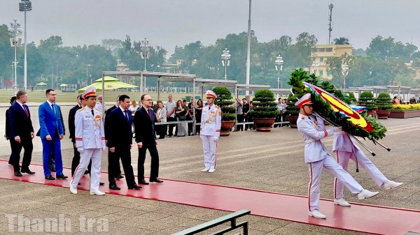 Đoàn đại biểu cấp cao Nga viếng Lăng Bác và thăm Khu Di tích Chủ tịch Hồ Chí Minh